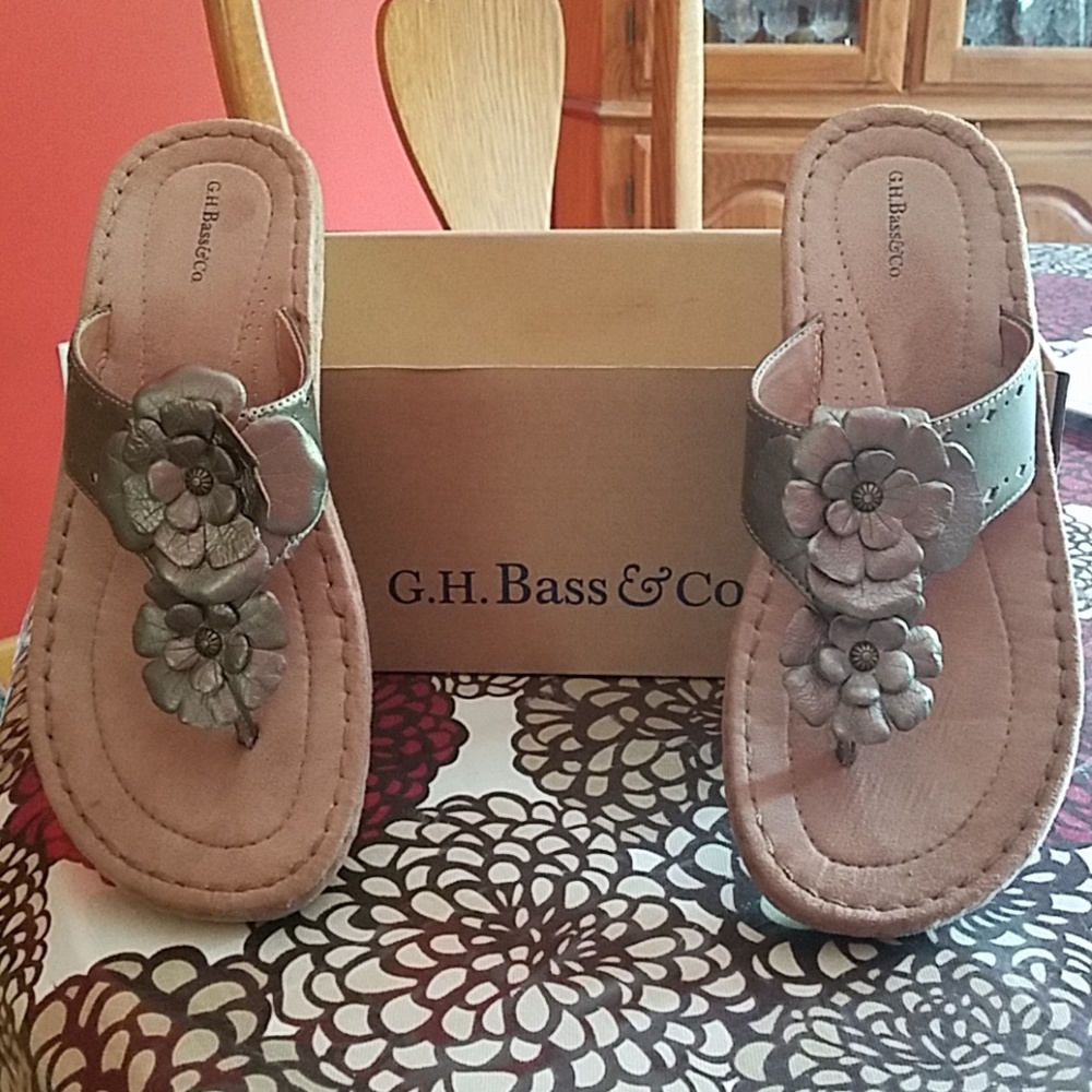 Bass sandals
